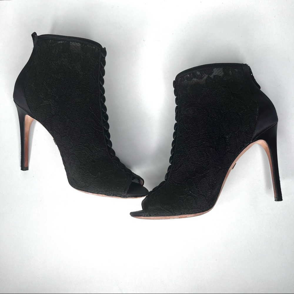 Badgley Mischka Nerina Black lace open toe stiletto booties Sz 7